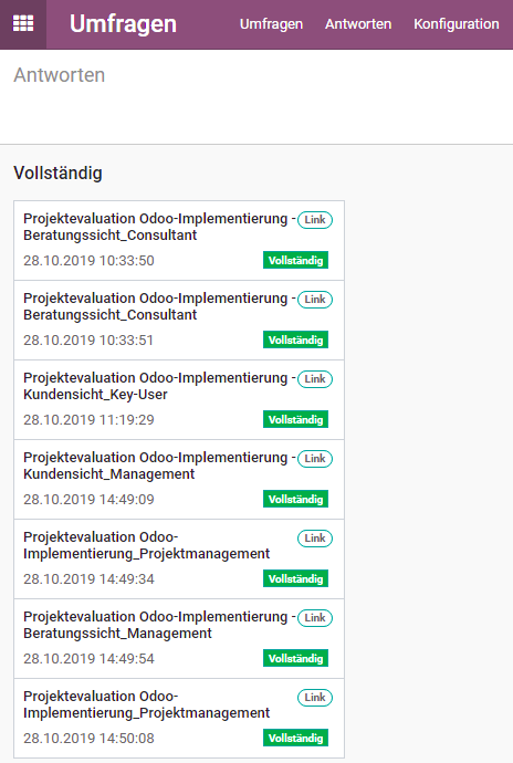 Vollständig beantwortete Umfragen der Adressaten erscheinen im Bereich Antworten des Umfragemoduls.