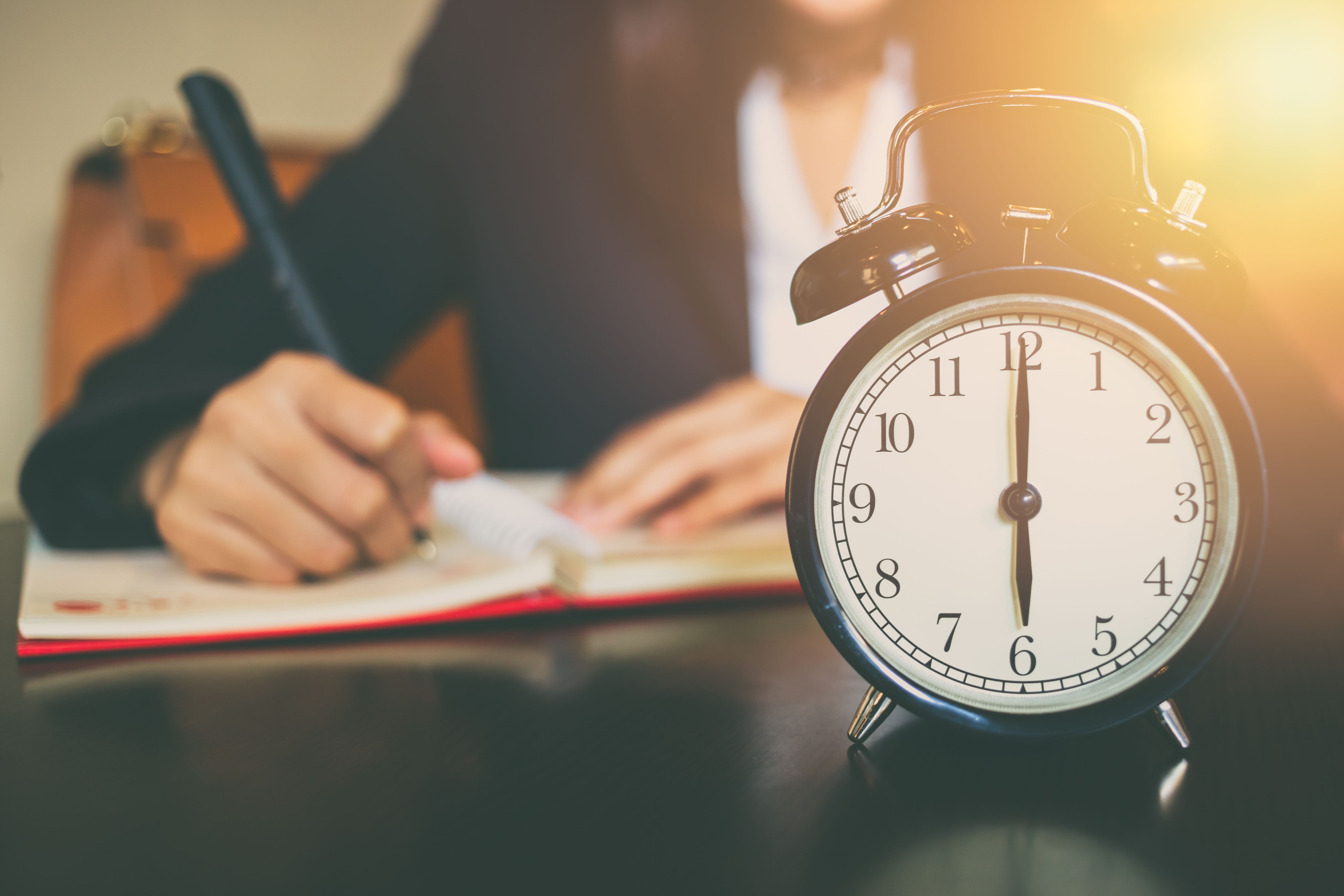 Firmly fixed working hours help us to separate private and professional topics in the homeoffice Firmly fixed working hours help us to separate private and professional topics in the homeoffice